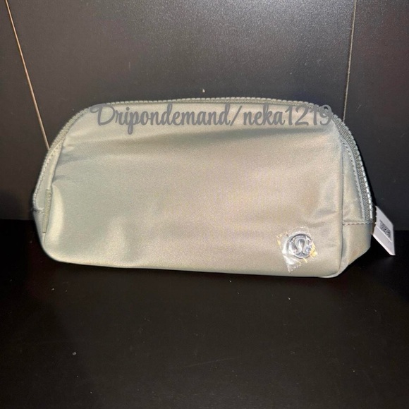 Lululemon Everywhere Belt Bag 1L- Army Green - Picture 3 of 8